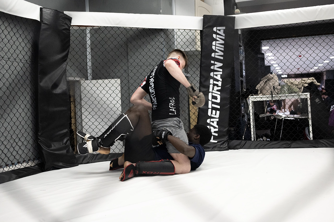 Ben Hudson Wilde training ground and pound in the cage with fellow Praetorian MMA members